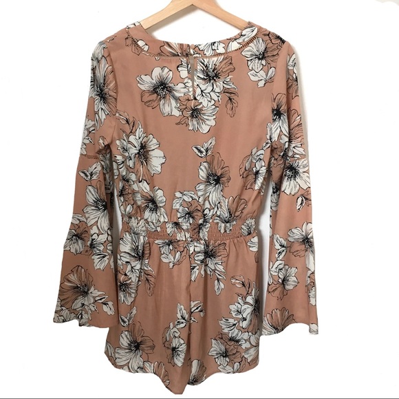 August Winds Romper Bell Sleeve Floral Pattern S - Picture 2 of 8